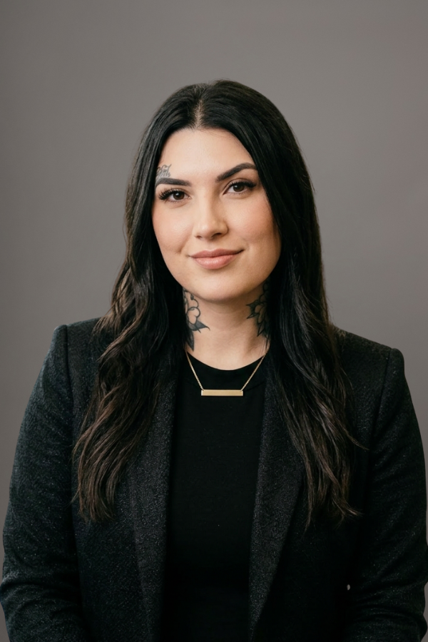 Logan Rae Headshot